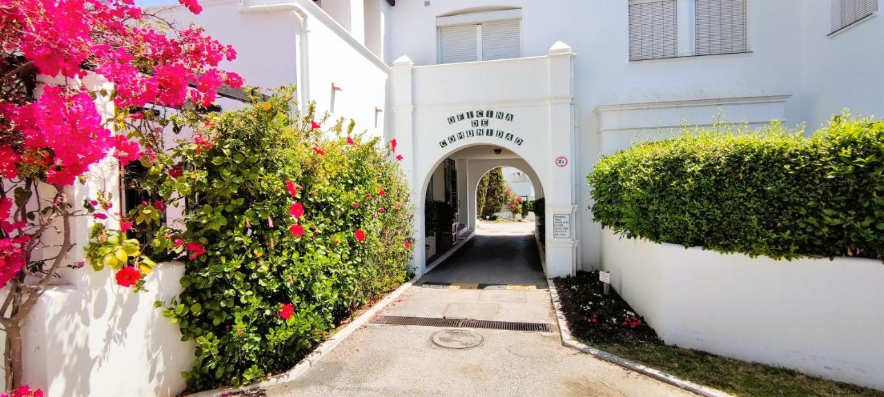 Apartamento Con Jardin Y Piscina En Playa Estepona Exterior photo